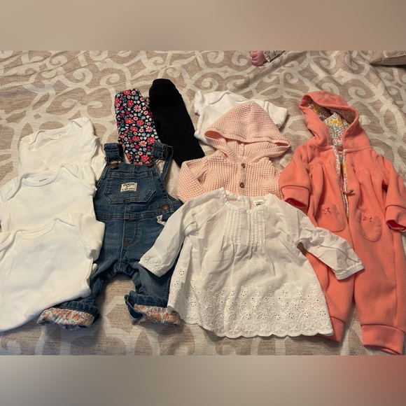 Carters and Oshkosh baby girl bundle - Picture 1 of 4